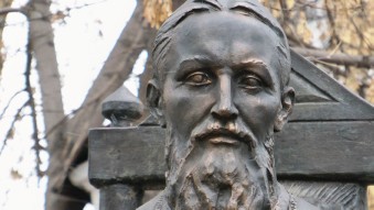 памятник Иоанну Кронштадтскому